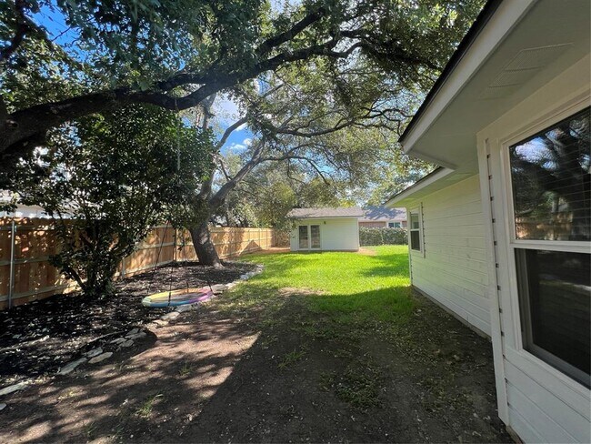 Building Photo - 16609 Black Kettle Dr