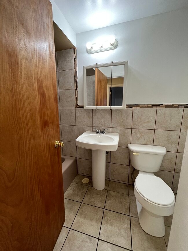 Building Photo - 2951 Thatcher Ave