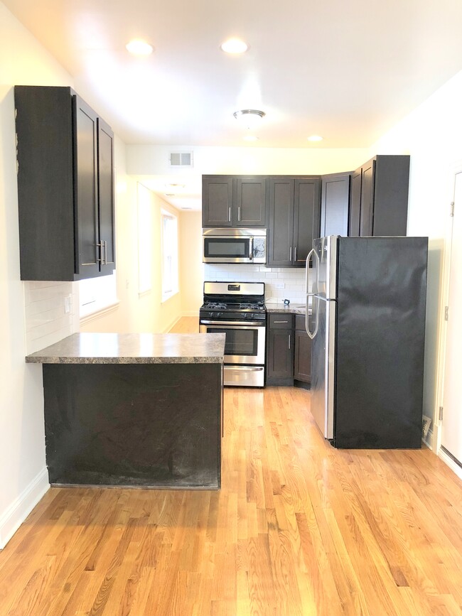 4452 Sheridan 2 bed / 2 bathroom - 4450 Sheridan Park Apartments