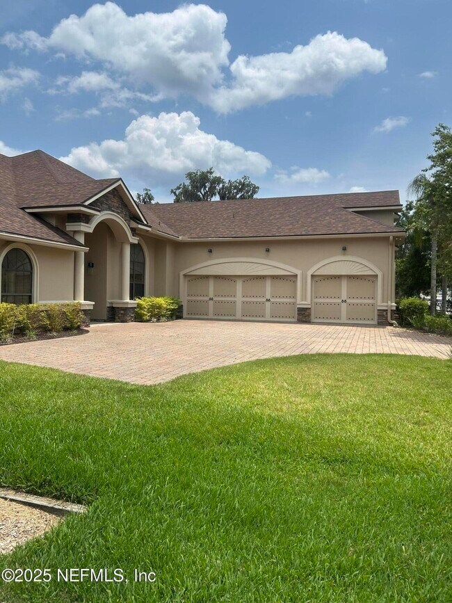 Foto del edificio - 1613 Fairway Ridge Dr