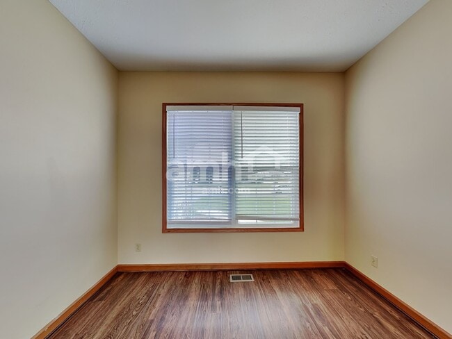 Building Photo - 408 Sherman Ln