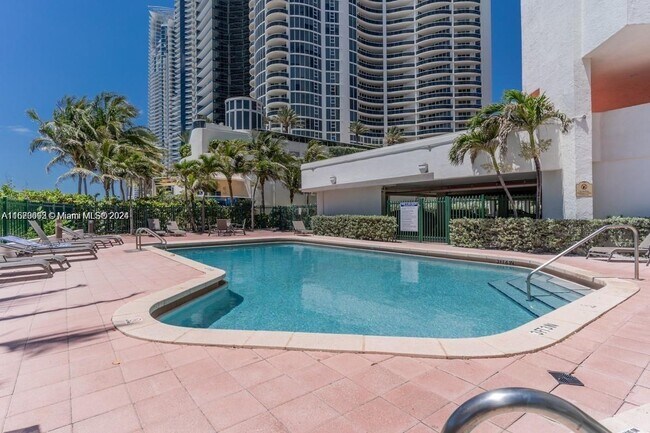 Building Photo - 17275 Collins Ave
