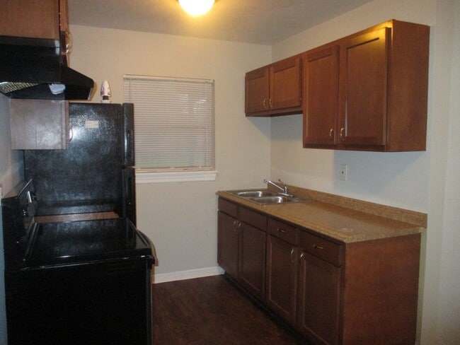 Building Photo - 3 Bedroom home in Sherwood Forest - VOUCHE...