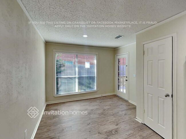 Building Photo - 110 S Village Knoll Cir