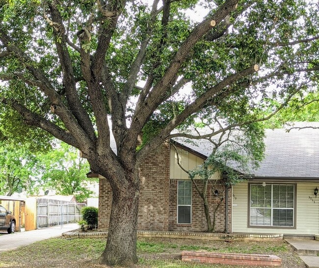 Building Photo - Cute 1 story duplex in Euless in CGISD