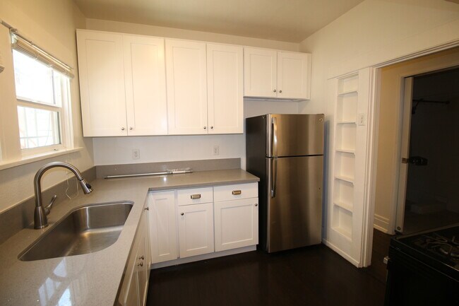 Cocina - 3836 S Figueroa St