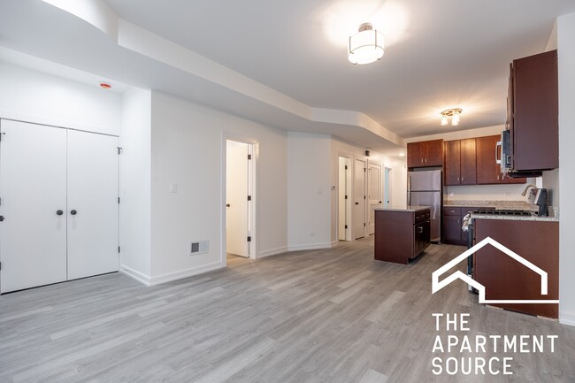 Photo - 1014 N Hamlin Ave Apartment