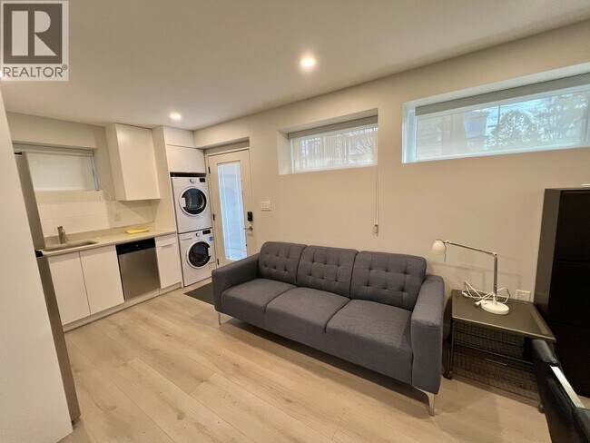 Photo du bâtiment - 105 E 39th Ave