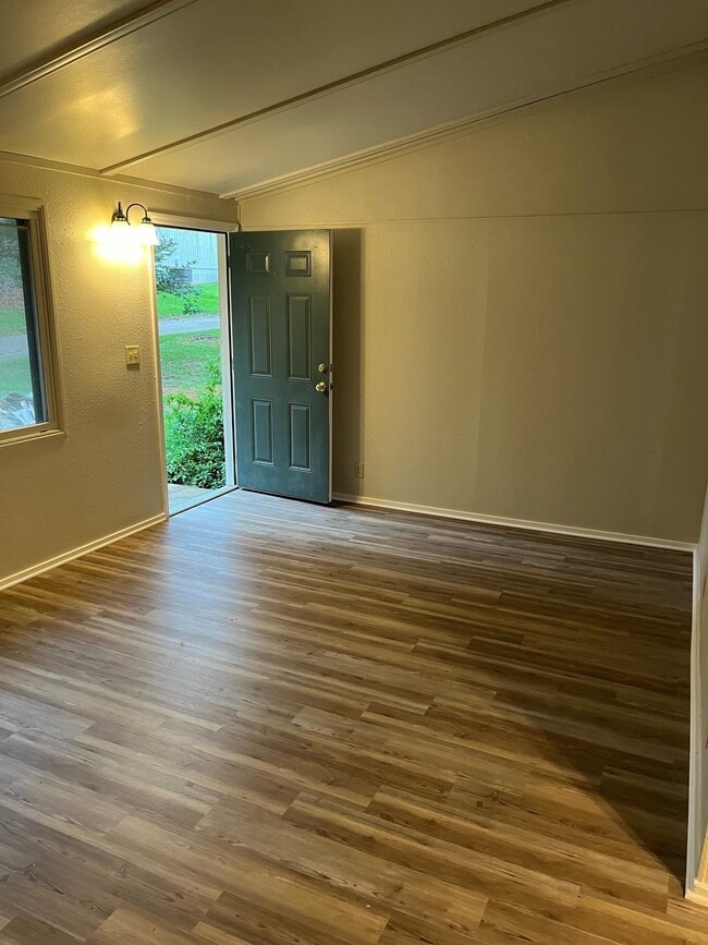 Building Photo - 1569 Coombs Dr