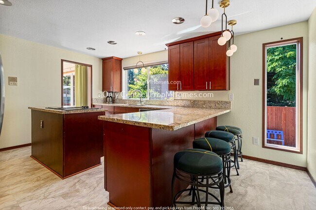 Building Photo - Stylish 4-Bedroom Home in Gladstone: Where...