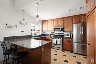 Building Photo - 4817 Glenhaven Dr