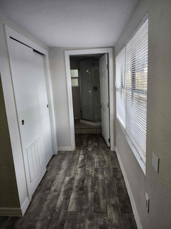 Building Photo - 1335 E Bay St