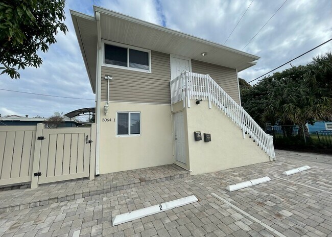 Foto del edificio - 3064 Lake Ave