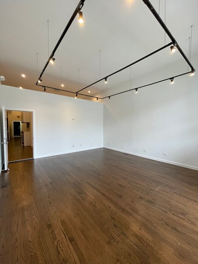 Building Photo - 1451 N Ashland Ave
