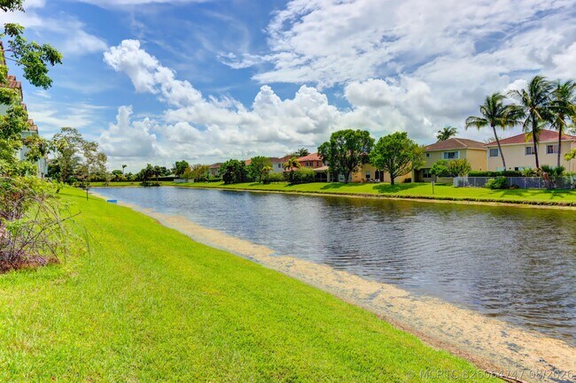 Foto del edificio - 3061 Laurel Ridge Cir