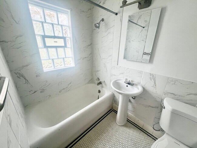 Building Photo - VB Valley Drive