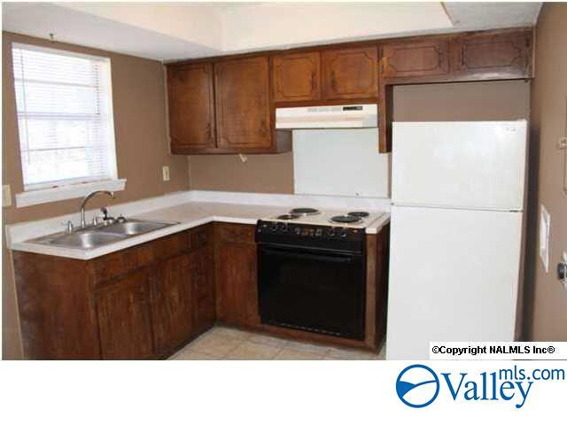 Building Photo - 908 Stevens Ct NE