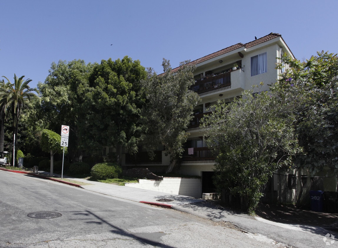 31 Eleven - 3111 4th Street