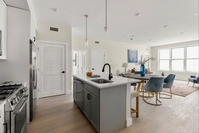 Photo - 425 Border St Apartments