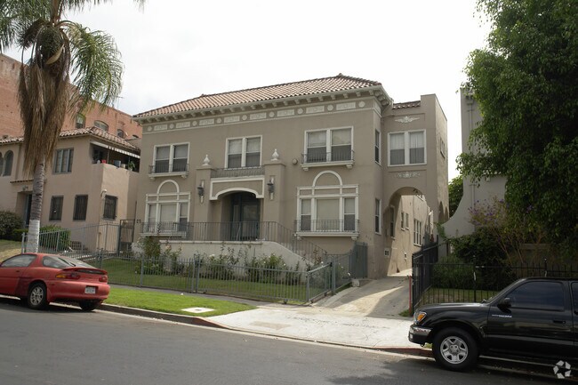 Building Photo - 212 S Kenmore Ave