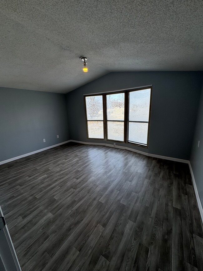 Building Photo - 210 Bluff St