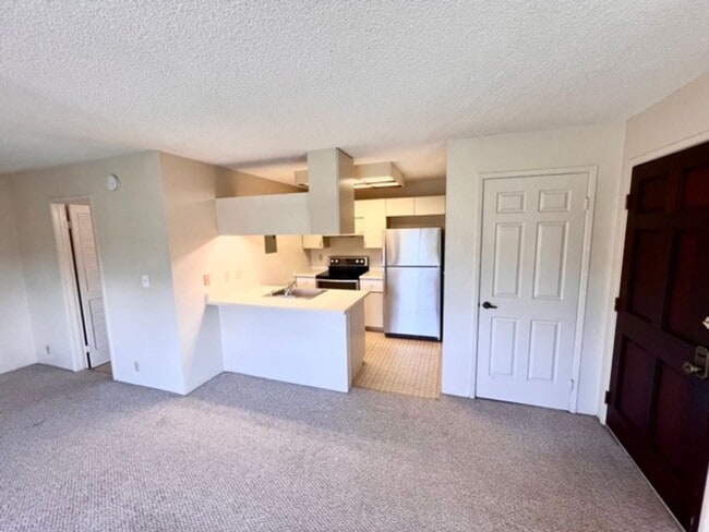 Building Photo - Ihona Townhome Complex/Studio/1BA/1PK