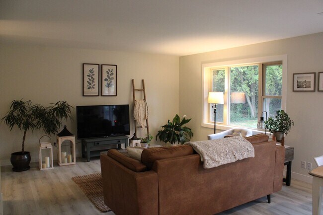 Foto del edificio - 5749 Lacy Rd. Duplex