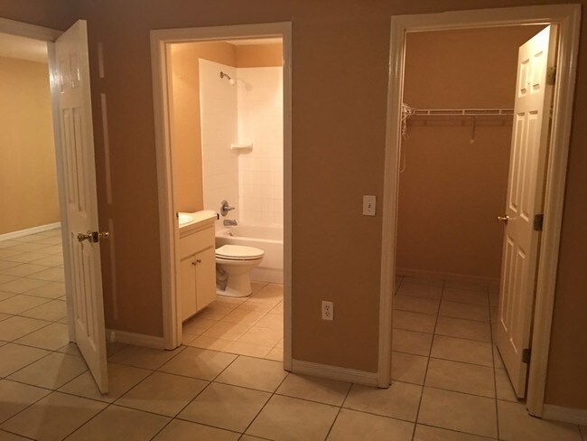 Bedroom and bathroom 1 - 1031 Fox Lake Dr