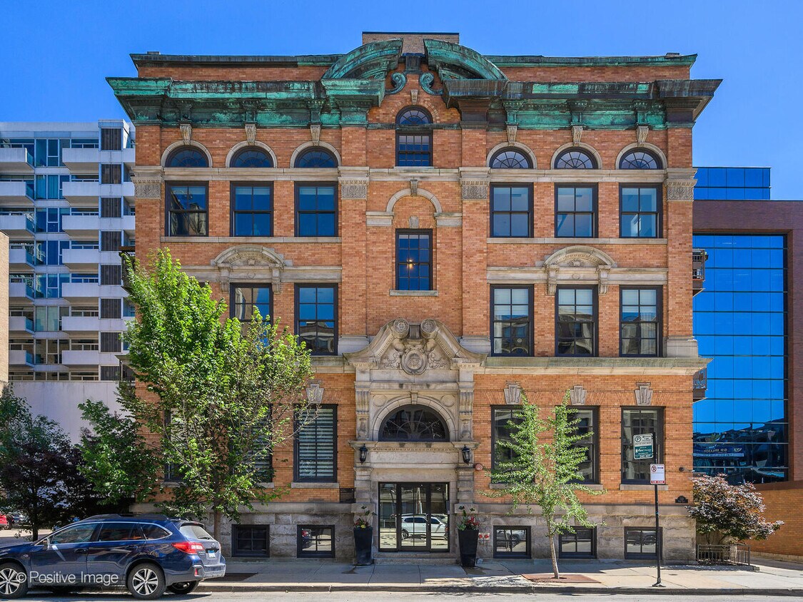 Primary Photo - 319 W Erie St