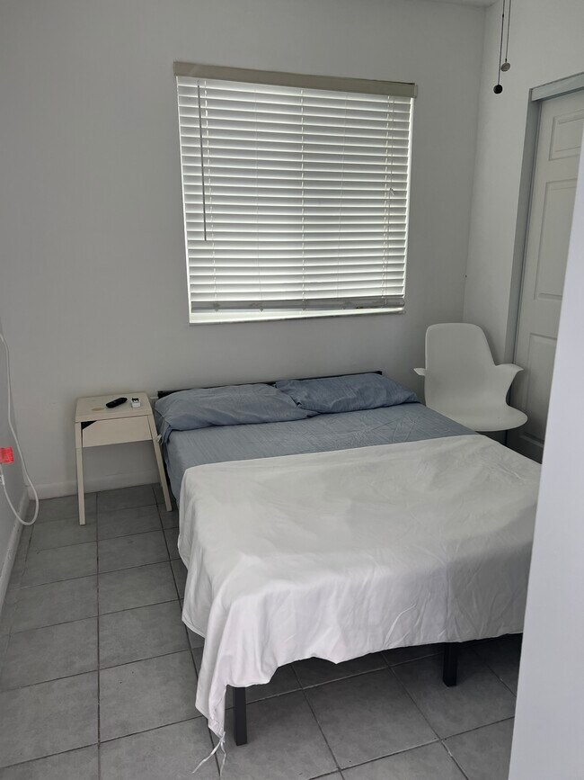 Foto del edificio - 7615 SW 18th St