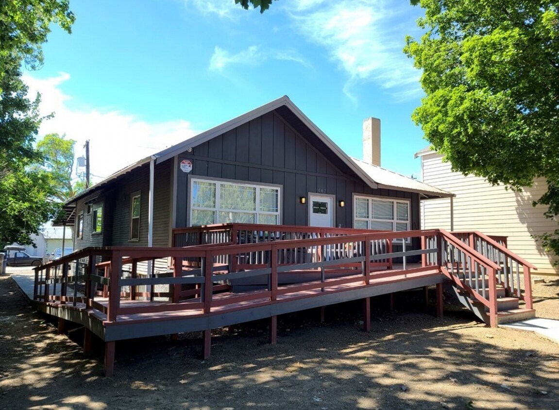 Foto principal - 607 N Ruby St