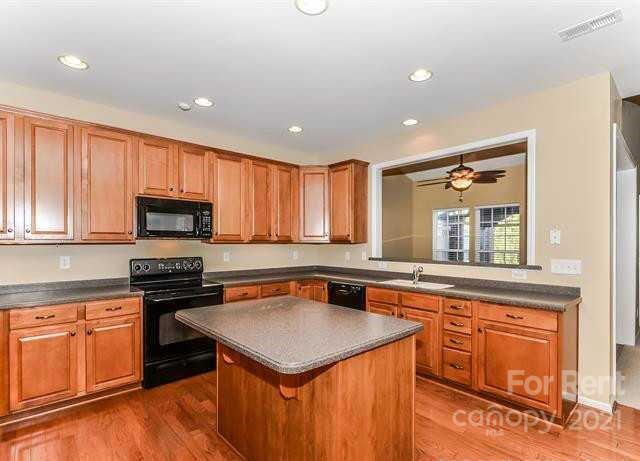 Building Photo - 9643 Sunset Grove Dr