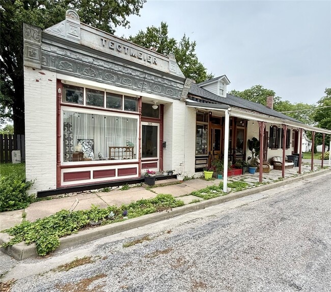 Building Photo - 301 W Laurel St