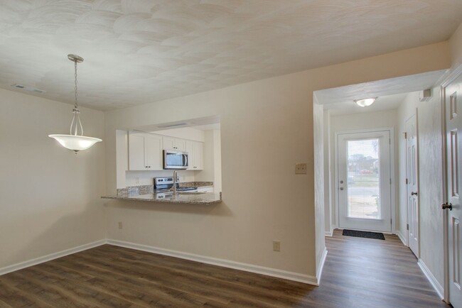 Foto del edificio - Newly Renovated Townhome in Western Branch...