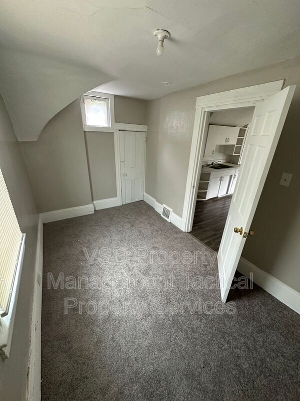 Foto del edificio - 6519 Hosmer Ave