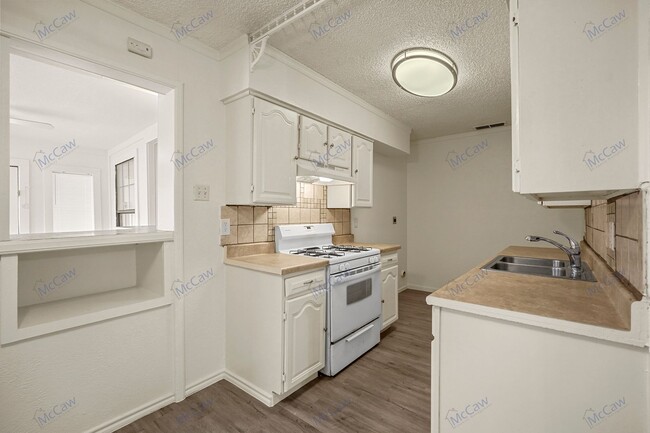 Building Photo - Great 4/1.5 in Balch Springs!