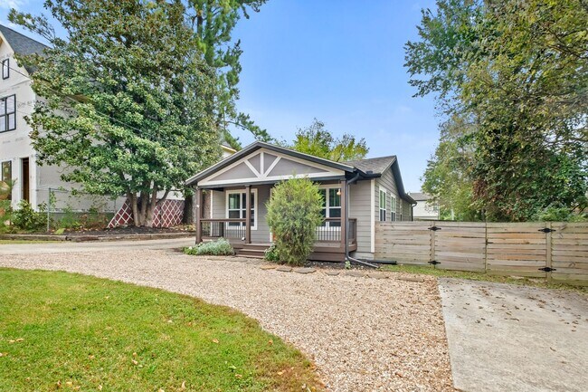 Building Photo - Bright & Cozy 3-Bedroom, 2-Bathroom Home w...