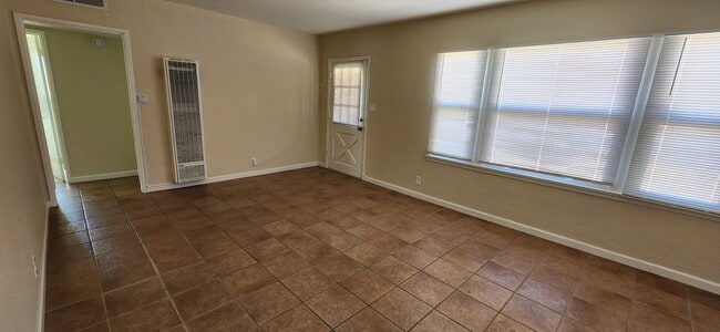 Building Photo - 1725 Bernard St