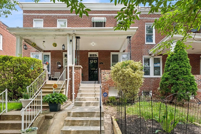 Building Photo - 752 Melville Ave