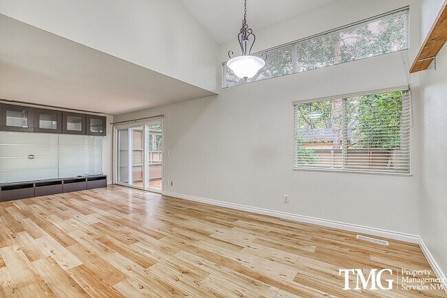 Foto del edificio - Inviting Townhome with Garage and Communit...