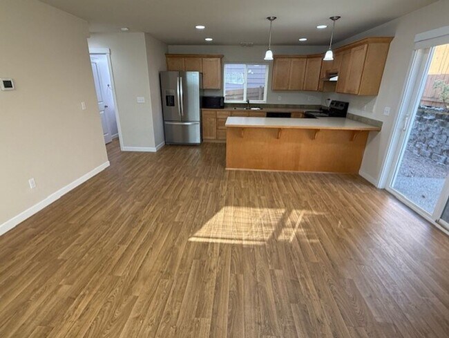 Foto del edificio - LYNNWOOD 3 BED, 2.5 BATH HOME FOR RENT; AV...