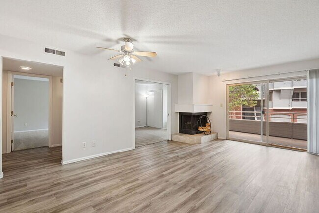 Foto del edificio - Updated 2-Bedroom Ground-Level Condo – Wat...