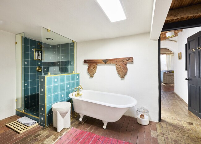 Building Photo - 2845 Agua Fria St