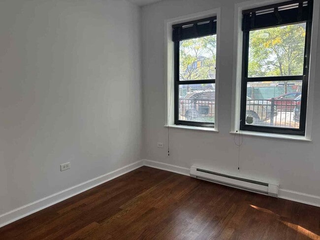 Building Photo - 1153 N Cambridge Ave