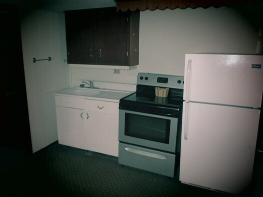 Kitchen - 510 S Detroit St