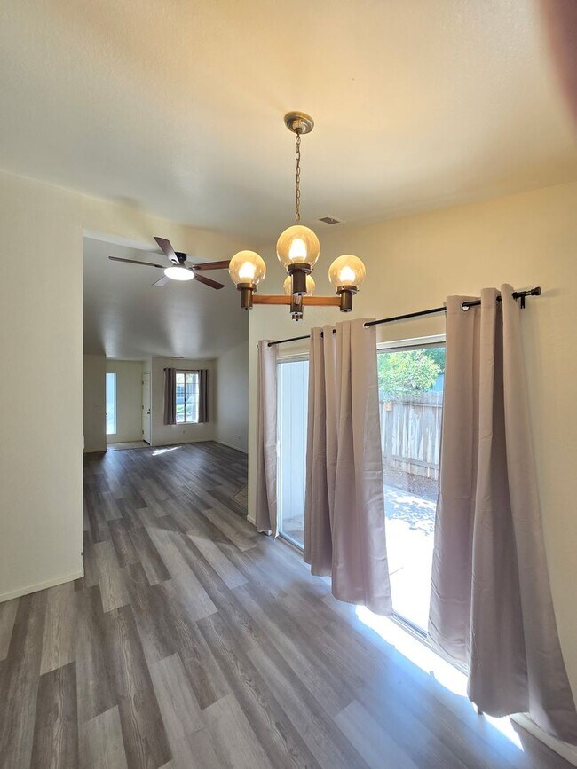 Building Photo - 1275 Alicia Cir
