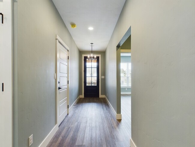 Building Photo - Charming 3-Bedroom Home with Updated Kitchen and Dual-Sink Primary Bath