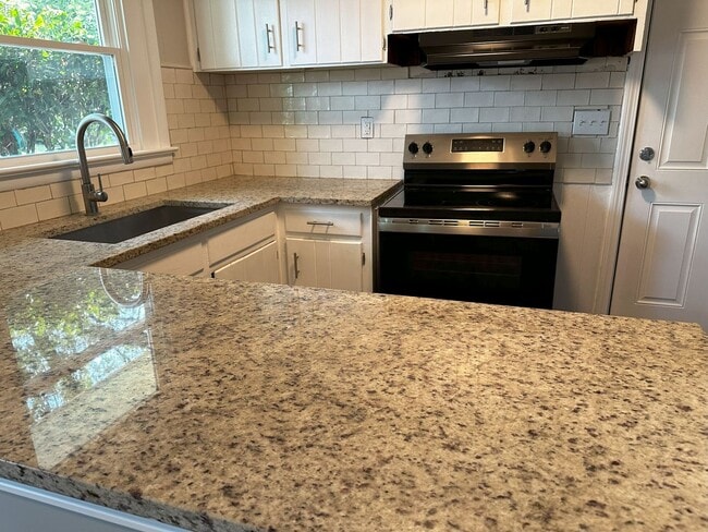 Foto del edificio - **Newly Remodeled 2 Bedroom, 1 Bath Home for Rent**