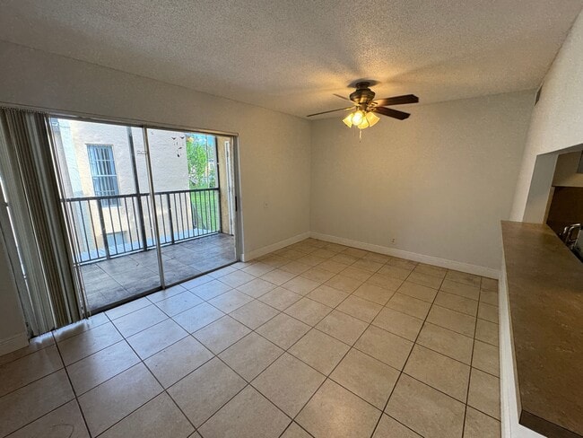 Foto del edificio - 4529 Treehouse Ln