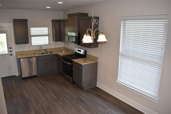 Foto del edificio - 1300 Black Locust Drive West